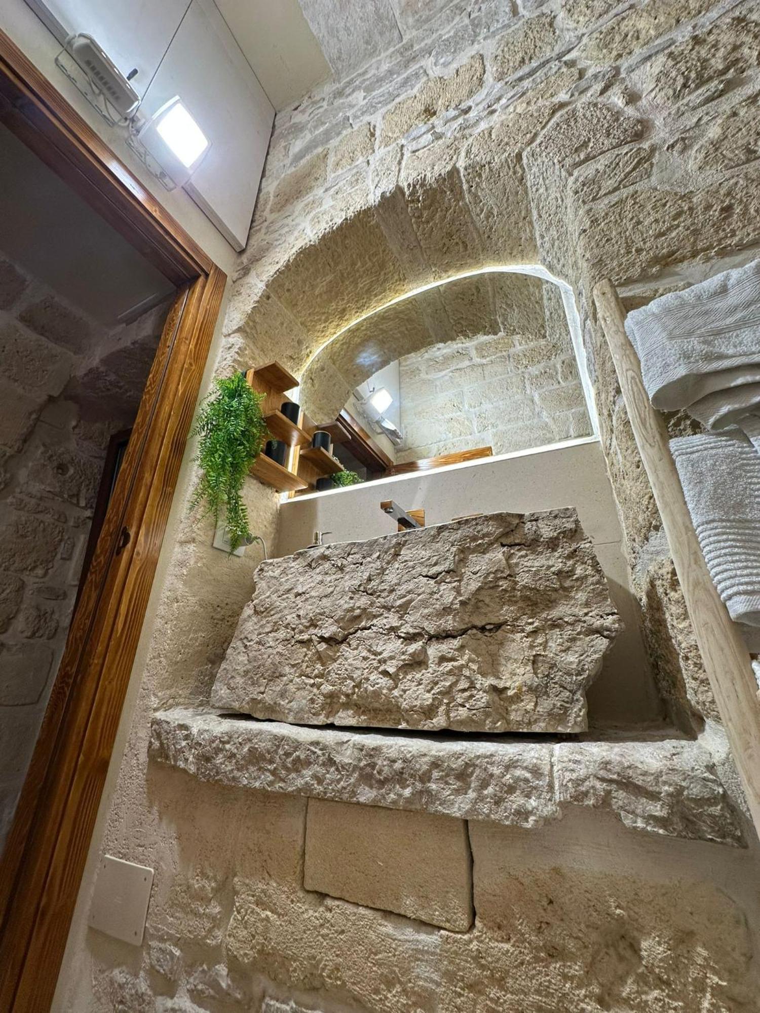 Room Pietra Bianca โคราโต ภายนอก รูปภาพ